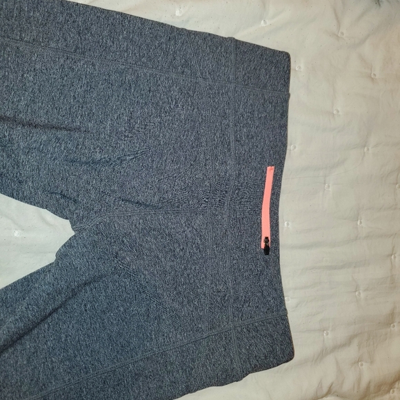 NWOT capri leggings - Picture 3 of 3